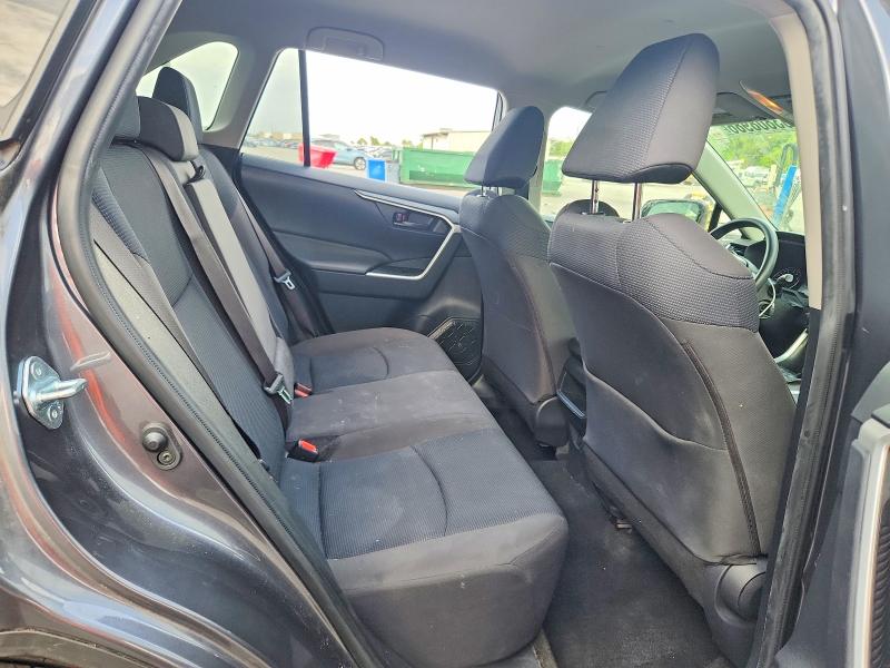 Фото 11 с аукциона – 2019 TOYOTA RAV4 с VIN JTMF1RFV4KD018799
