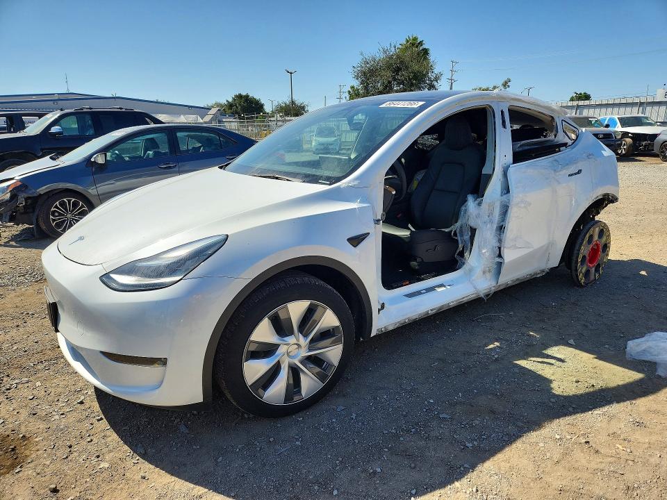 TESLA MODEL Y 2023 with VIN 7SAYGDEE2PA113521 - Photo from auction
