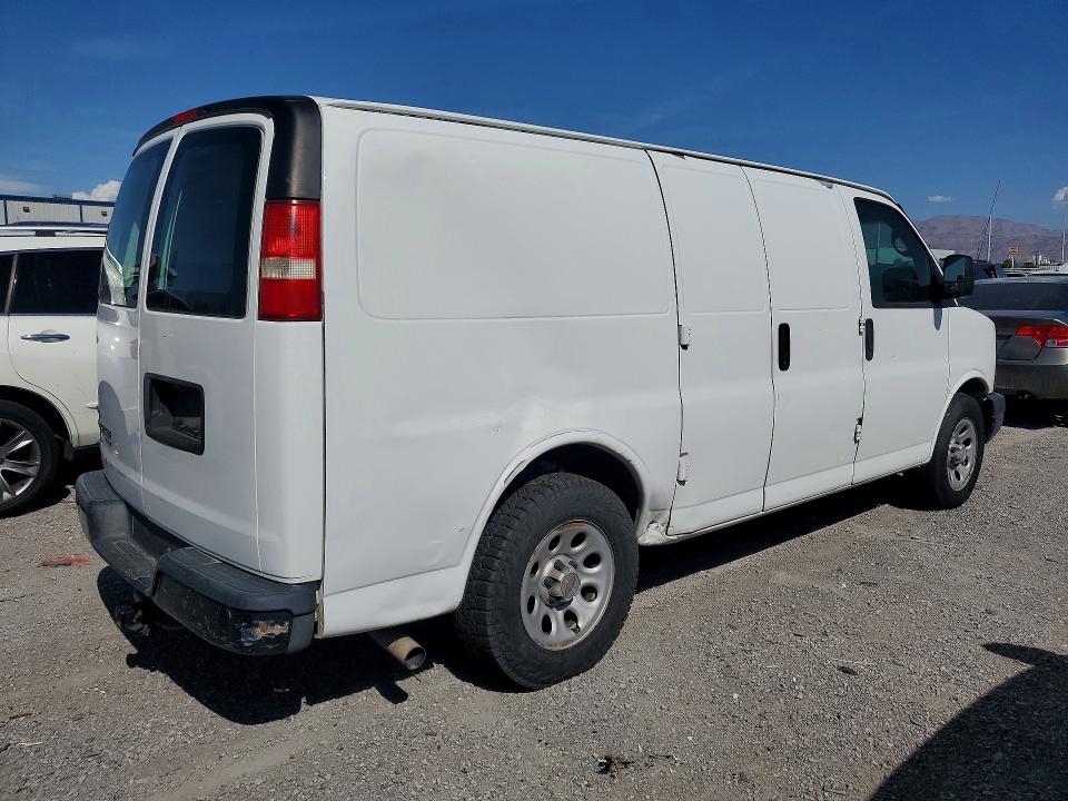 Photo 3 from auction – 2011 CHEVROLET EXPRESS G1500 with VIN 1GCSGAF40B1135061
