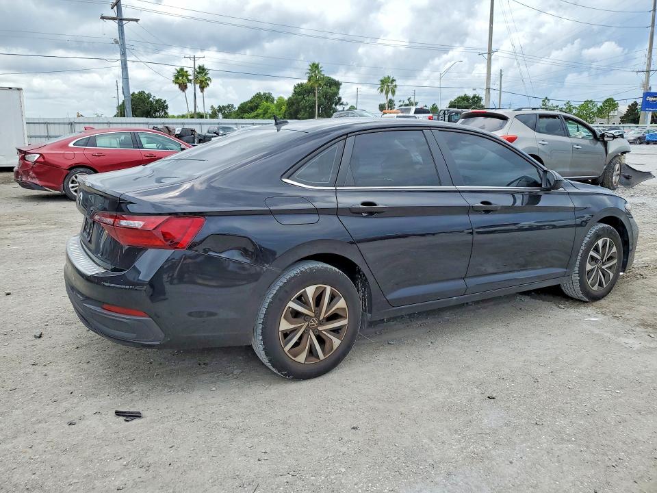 Photo 3 from auction – 2024 VOLKSWAGEN JETTA with VIN 3VW5M7BU1RM063473