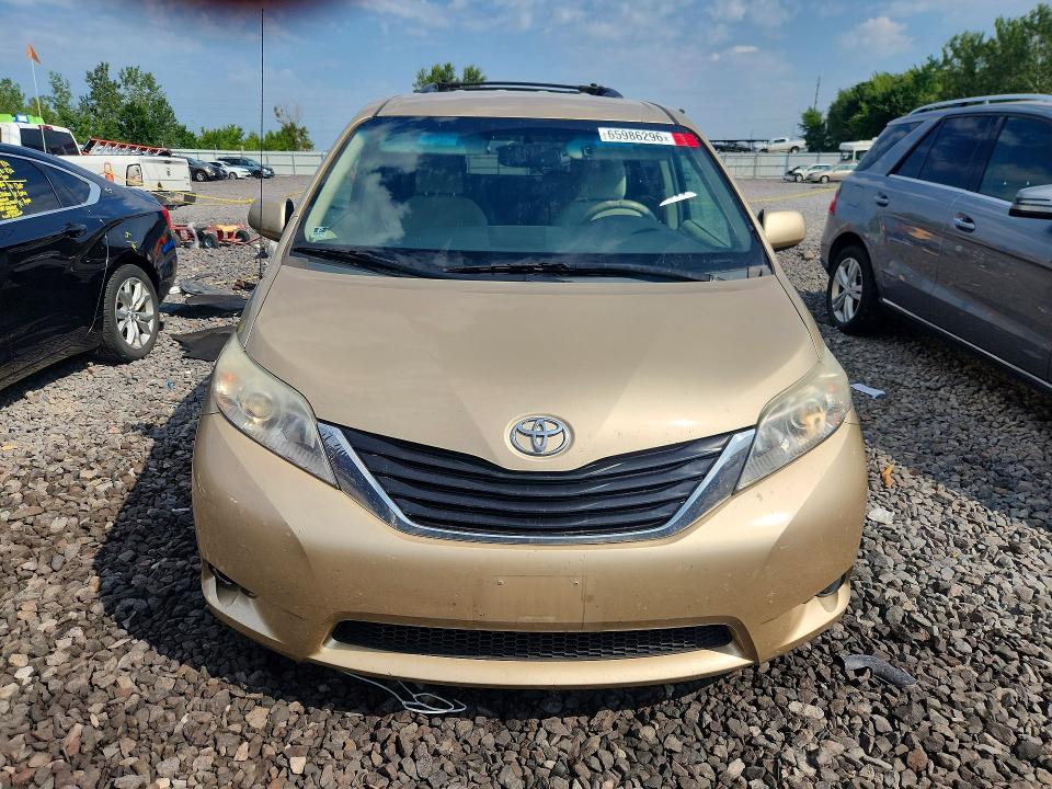 Photo 5 from auction – 2011 TOYOTA SIENNA with VIN 5TDKK3DC1BS022923