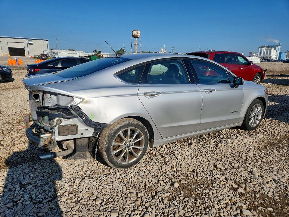 Photo 3 from auction – 2017 FORD FUSION with VIN 3FA6P0LUXHR385931