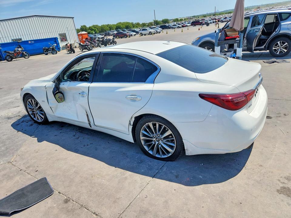 Снимка 2 от търг – 2018 INFINITI Q50 с VIN JN1EV7AR9JM434329