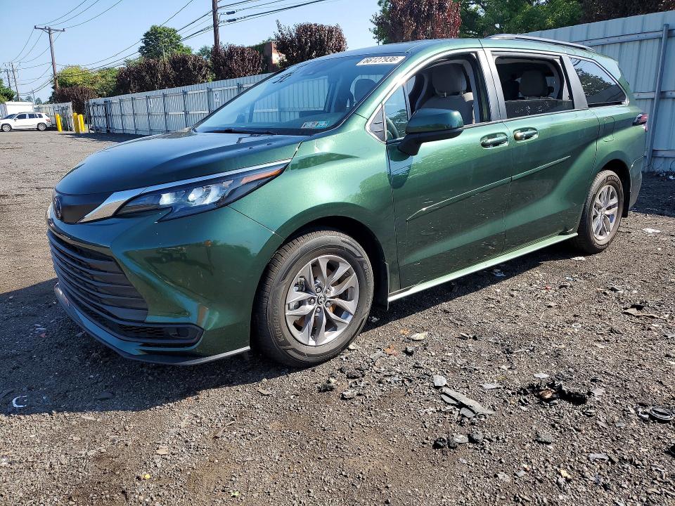 TOYOTA SIENNA 2024 with VIN 5TDKRKEC6RS219147 - Photo from auction