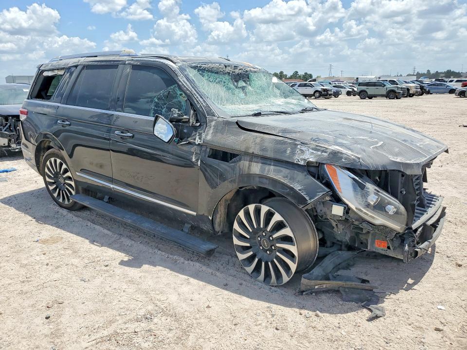 Photo 4 from auction – 2022 LINCOLN NAVIGATOR with VIN 5LMJJ2TT0NEL06783