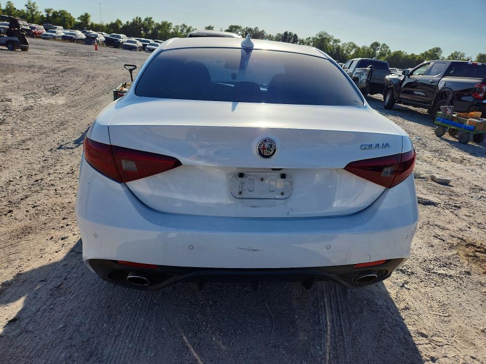 Photo 6 from auction – 2018 ALFA ROMEO GIULIA with VIN ZARFAECN6J7592448