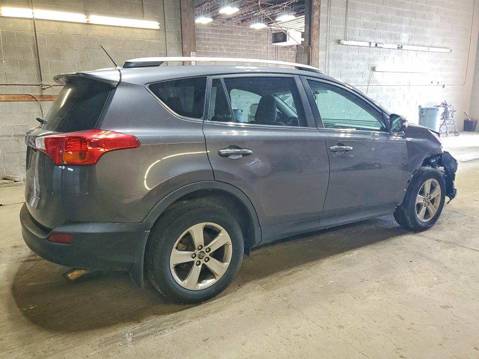 Photo 3 from auction – 2015 TOYOTA RAV4 with VIN 2T3RFREV0FW375552