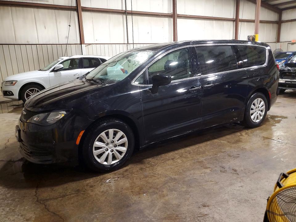 CHRYSLER PACIFICA 2018 with VIN 2C4RC1AG3JR121113 - Photo from auction