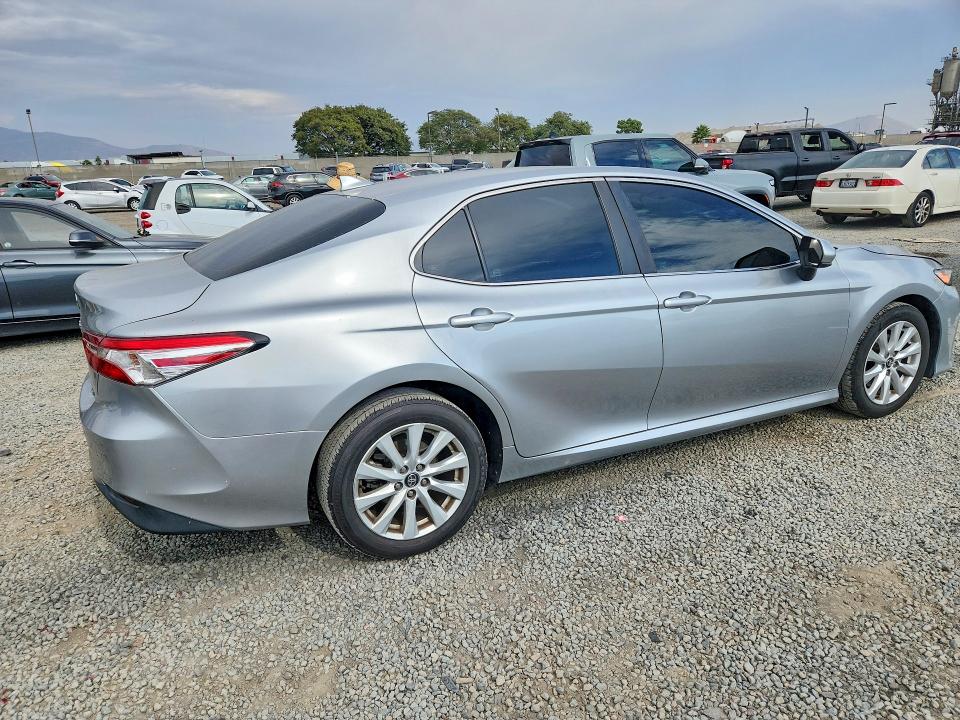 Photo 3 from auction – 2020 TOYOTA CAMRY with VIN 4T1C11AK3LU936008