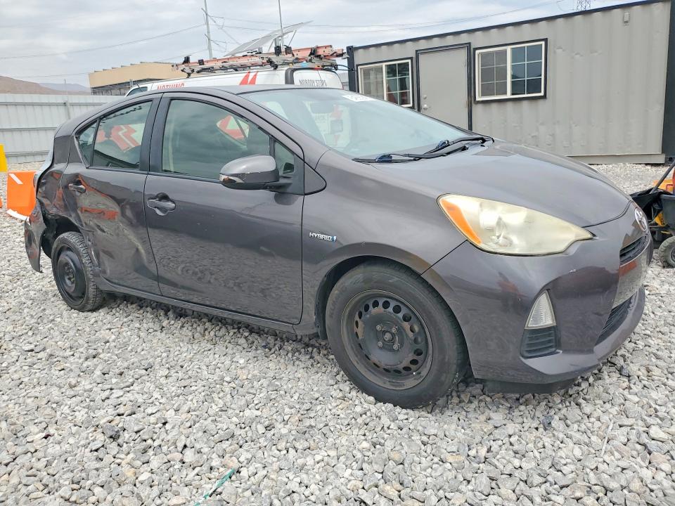 Photo 4 from auction – 2013 TOYOTA PRIUS C with VIN JTDKDTB32D1538513