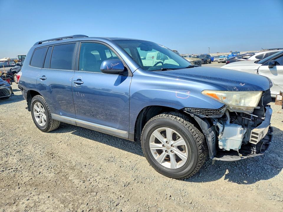 Photo 4 from auction – 2013 TOYOTA HIGHLANDER with VIN 5TDZK3EH3DS095027