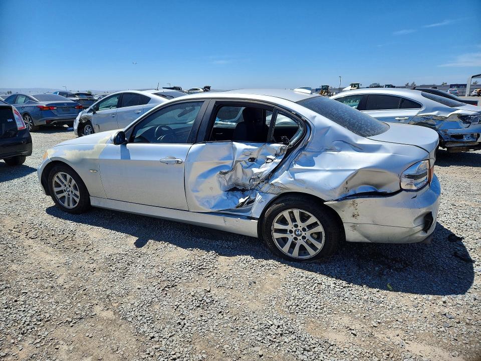 Photo 2 from auction – 2007 BMW 328 with VIN WBAVC535X7FZ72811