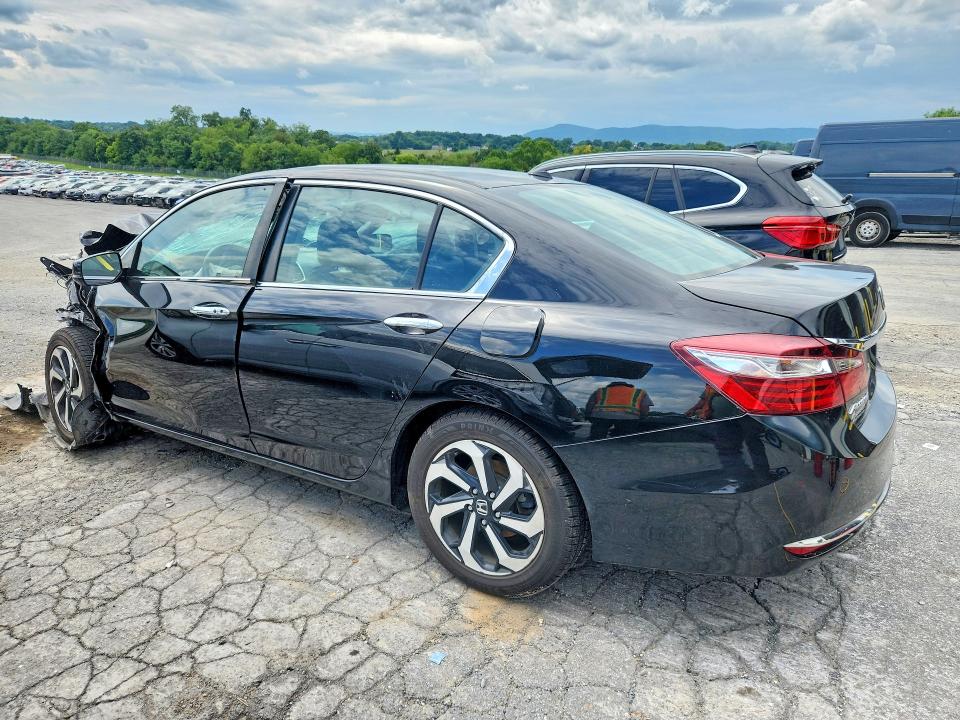 Photo 2 from auction – 2017 HONDA ACCORD with VIN 1HGCR2F82HA285884