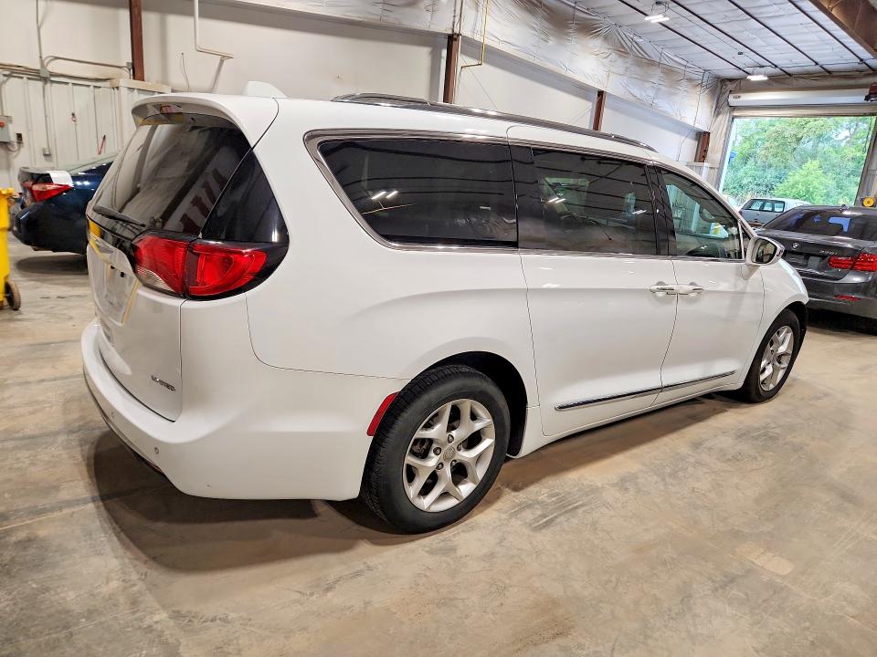 Photo 3 from auction – 2020 CHRYSLER PACIFICA with VIN 2C4RC1GG2LR284796