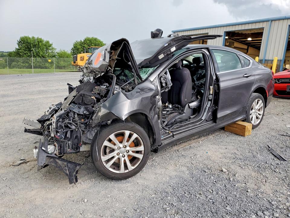CHRYSLER 200 2015 with VIN 1C3CCCAB3FN596436 - Photo from auction