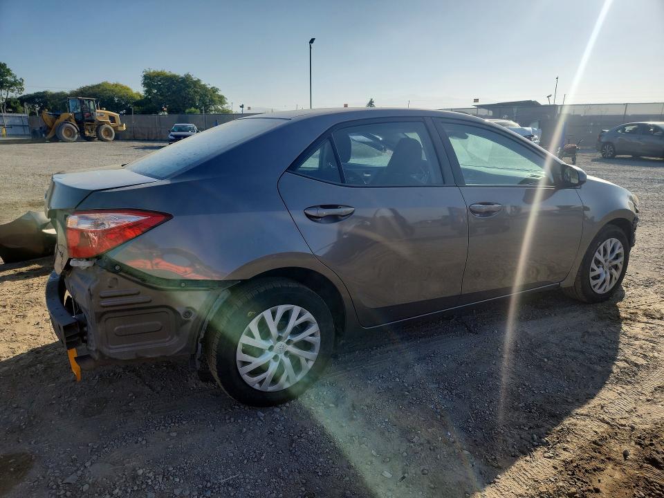 Фото 3 с аукциона – 2017 TOYOTA COROLLA с VIN 5YFBURHE4HP702776