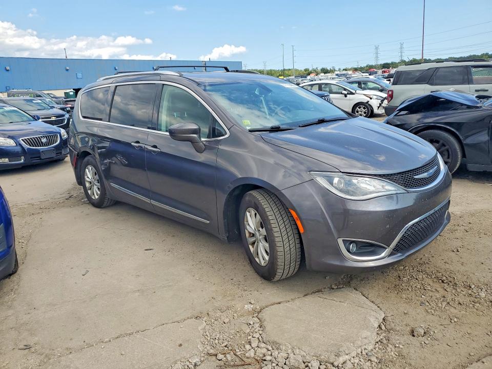 Снимка 4 от търг – 2018 CHRYSLER PACIFICA с VIN 2C4RC1EG7JR289539