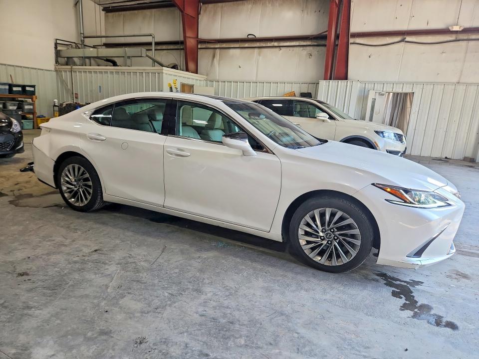 Photo 4 from auction – 2019 LEXUS ES with VIN 58ABZ1B17KU007103