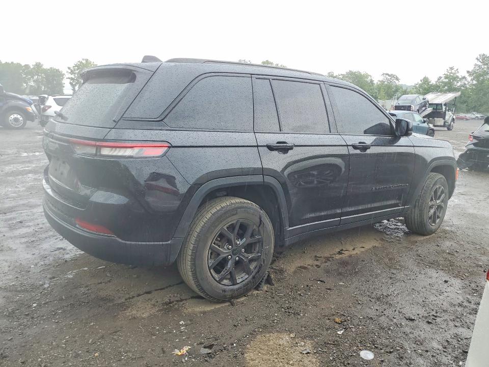 Photo 3 from auction – 2024 JEEP GRAND CHEROKEE with VIN 1C4RJHAG9RC256650