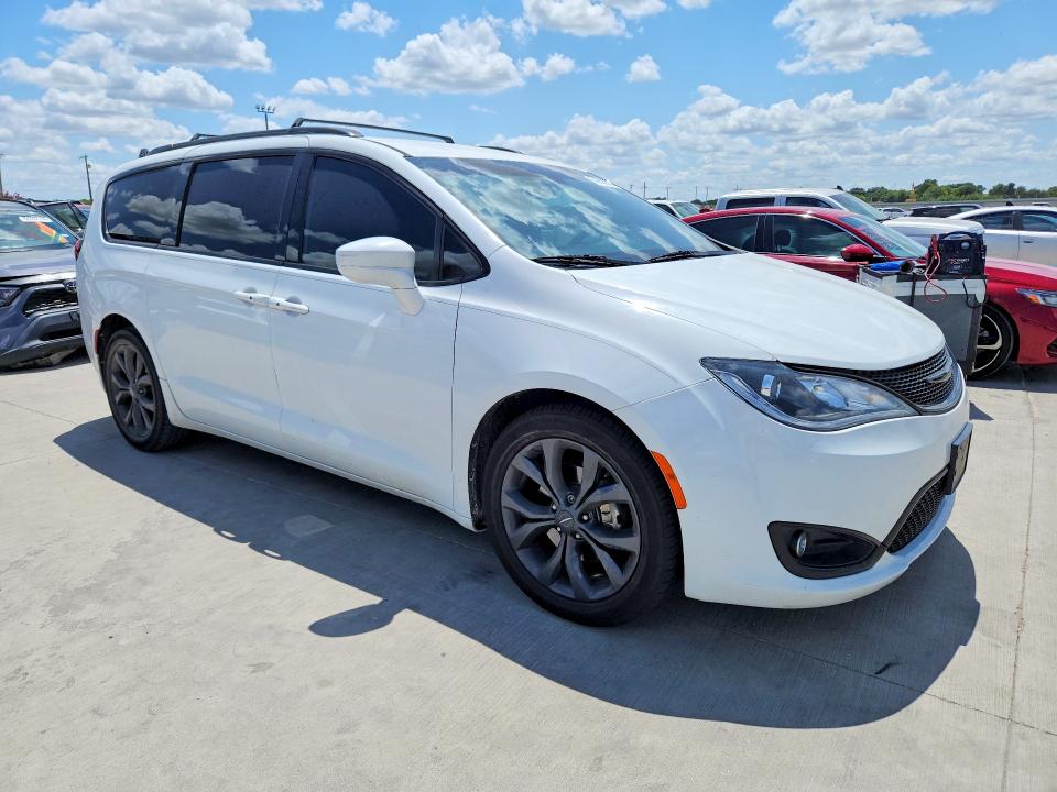 Photo 4 from auction – 2018 CHRYSLER PACIFICA with VIN 2C4RC1BG4JR228069
