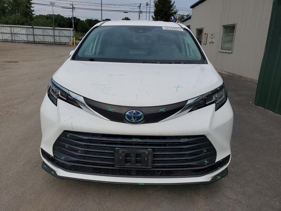 Photo 5 from auction – 2022 TOYOTA SIENNA with VIN 5TDKRKEC6NS100721