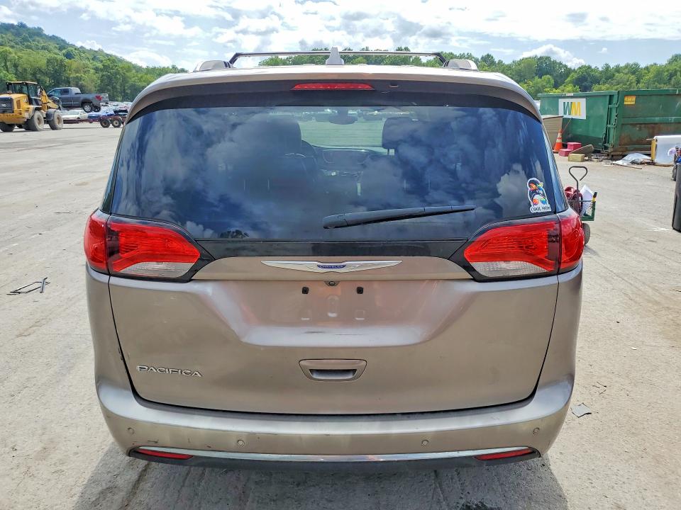 Photo 6 from auction – 2018 CHRYSLER PACIFICA with VIN 2C4RC1BG2JR235702