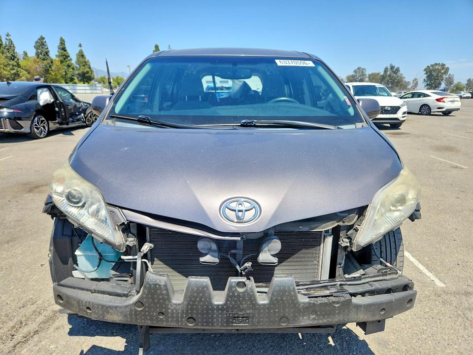 Foto 5 de la subasta – 2015 TOYOTA SIENNA con VIN 5TDKK3DCXFS537196