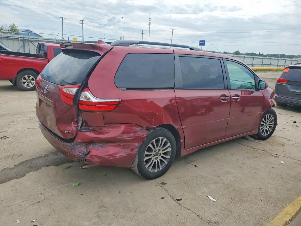 Photo 3 from auction – 2018 TOYOTA SIENNA with VIN 5TDYZ3DC8JS934193