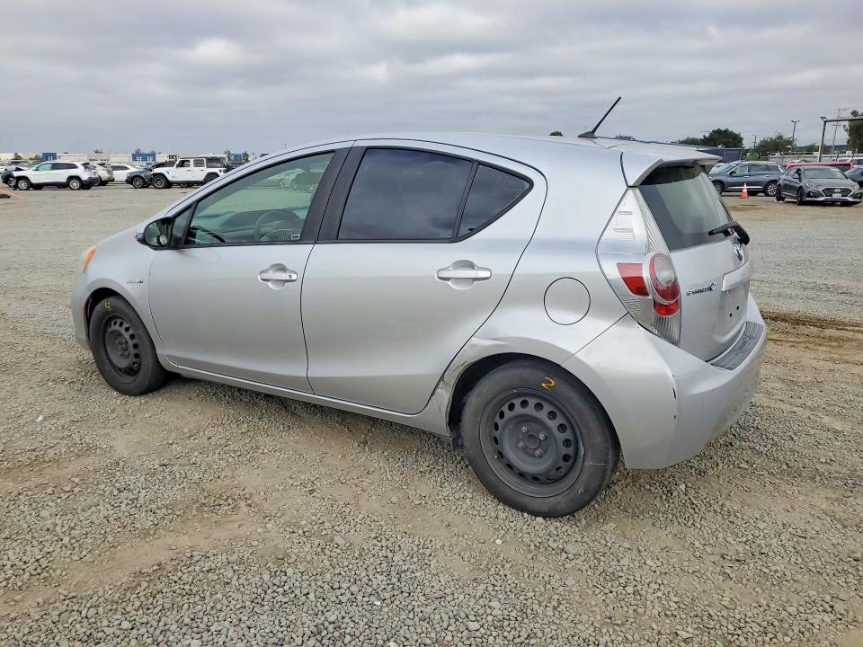 Photo 2 from auction – 2014 TOYOTA PRIUS C with VIN JTDKDTB34E1083522