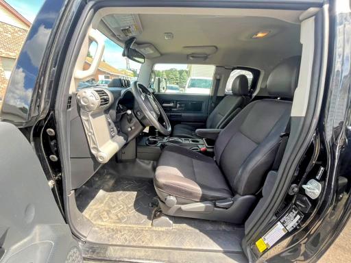 Photo 11 from auction – 2014 TOYOTA FJ CRUISER with VIN JTEBU4BF5EK181058