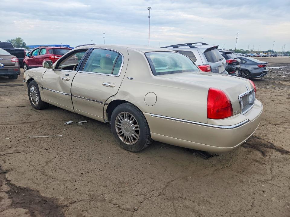 Photo 2 from auction – 2008 LINCOLN TOWN CAR with VIN 2LNHM82V58X663684