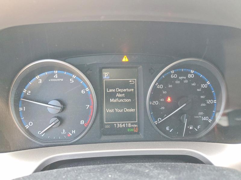 Photo 9 from auction – 2018 TOYOTA RAV4 with VIN JTMRFREV3JJ198096