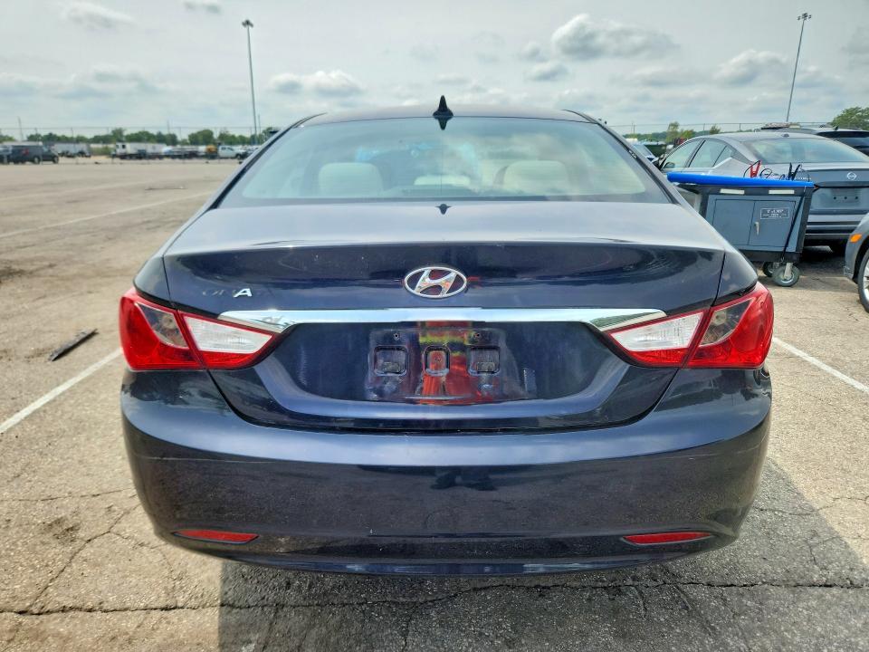 Photo 6 from auction – 2011 HYUNDAI SONATA with VIN 5NPEB4AC4BH157259
