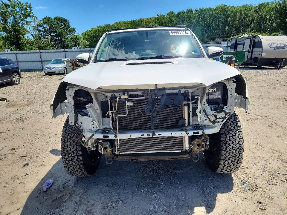 Photo 5 from auction – 2018 TOYOTA 4RUNNER with VIN JTEBU5JR2J5511961