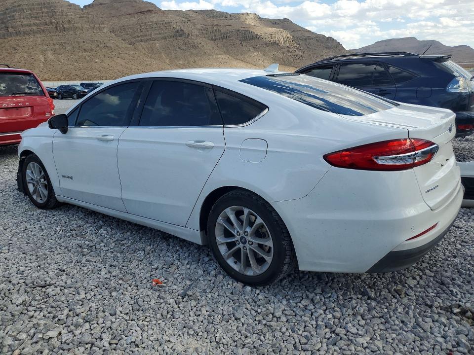 Фото 2 с аукциона – 2019 FORD FUSION с VIN 3FA6P0LU0KR201474