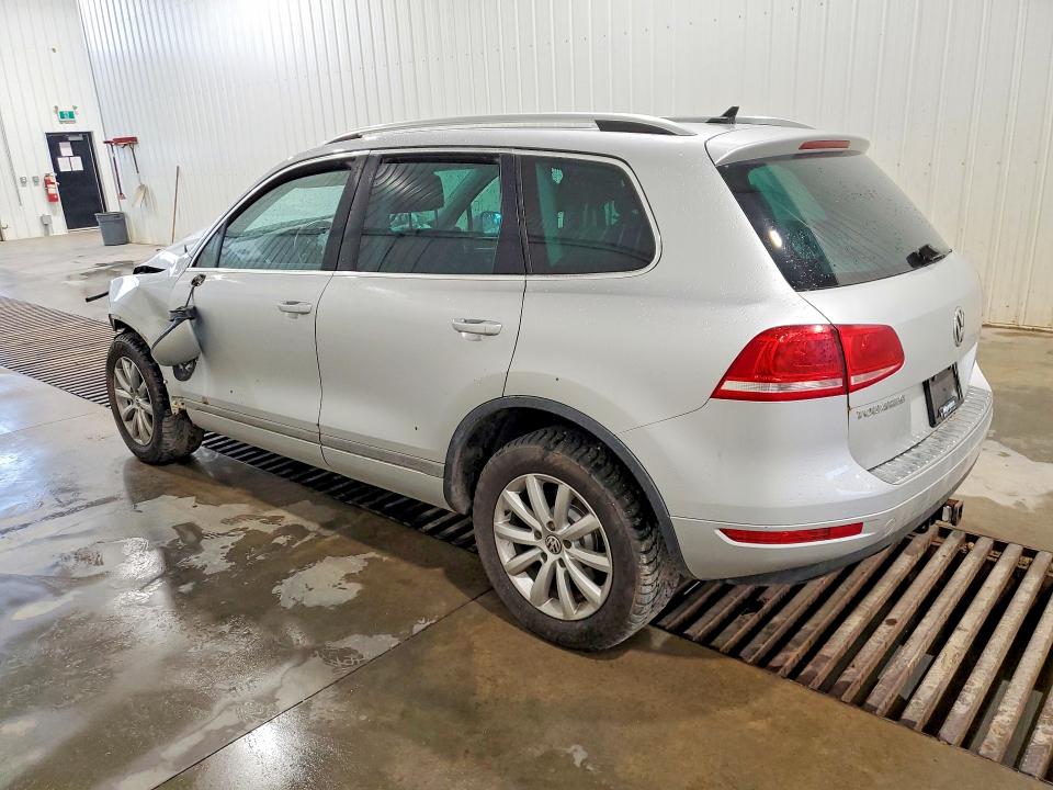 Photo 2 from auction – 2011 VOLKSWAGEN TOUAREG with VIN WVGFF9BP0BD005570