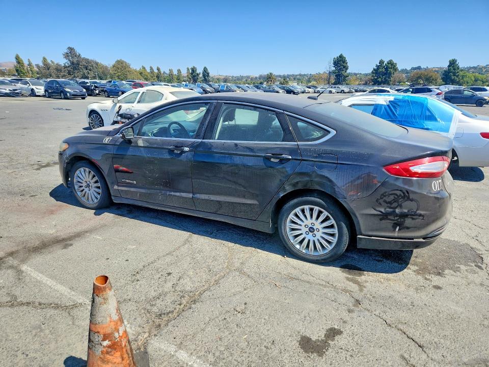 Photo 2 from auction – 2013 FORD FUSION with VIN 3FA6P0LU7DR243305