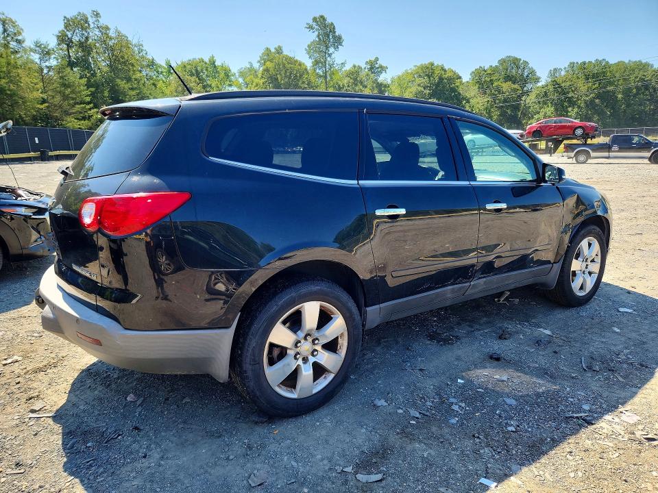 Photo 3 from auction – 2011 CHEVROLET TRAVERSE with VIN 1GNKRGED5BJ228356