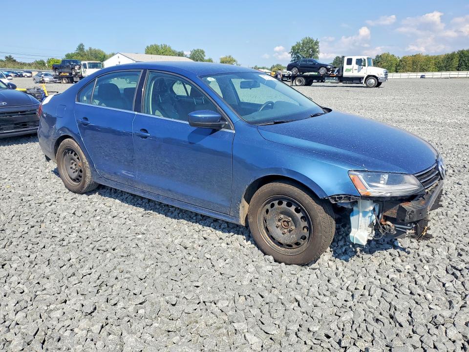 Снимка 4 от търг – 2017 VOLKSWAGEN JETTA с VIN 3VW2B7AJ4HM396376
