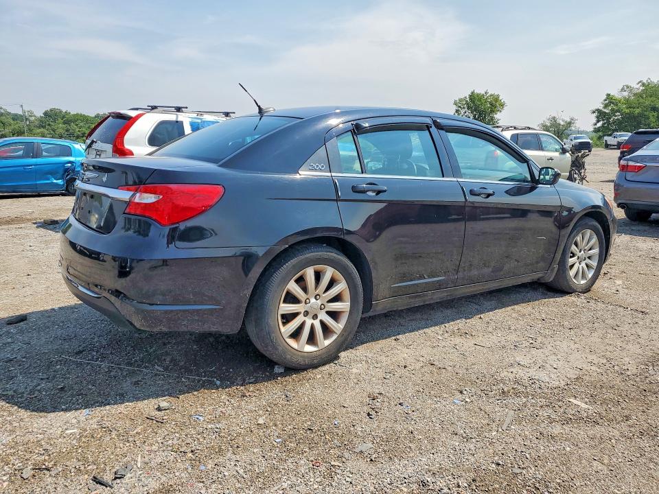 Photo 3 from auction – 2014 CHRYSLER 200 with VIN 1C3CCBBG4EN106749