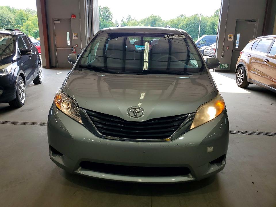 Zdjęcie 5 z aukcji – 2014 TOYOTA SIENNA z VIN 5TDKK3DC8ES421784