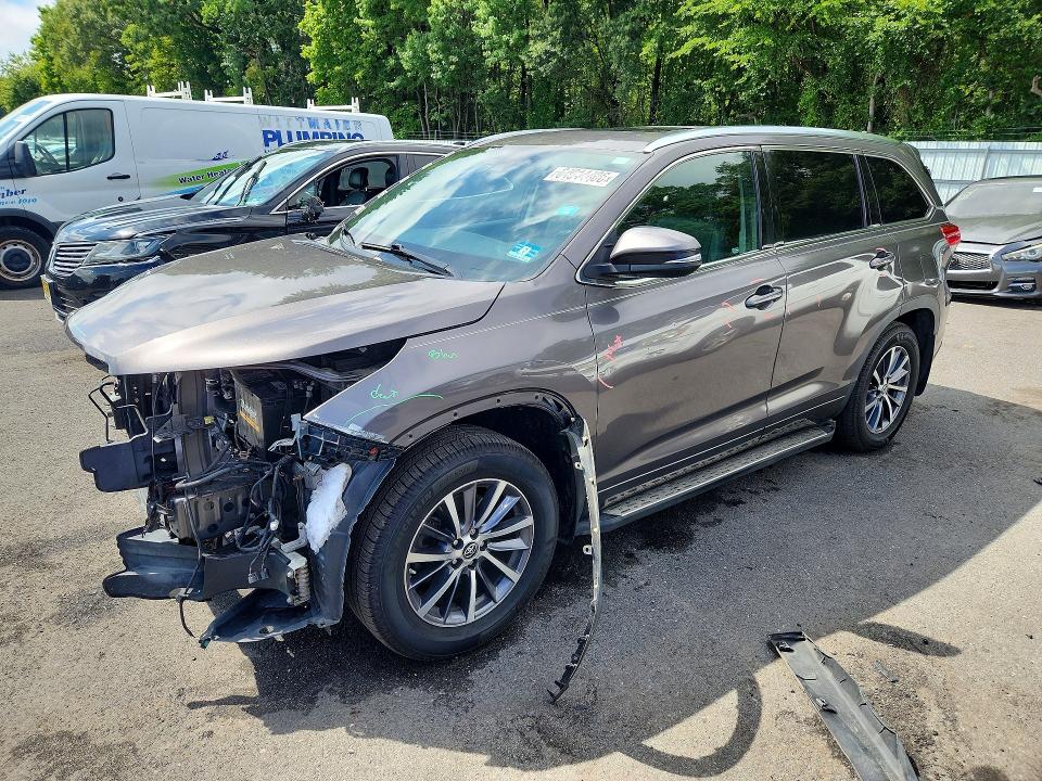 TOYOTA HIGHLANDER 2017 с VIN 5TDJZRFH7HS384685 - Фото с аукциона