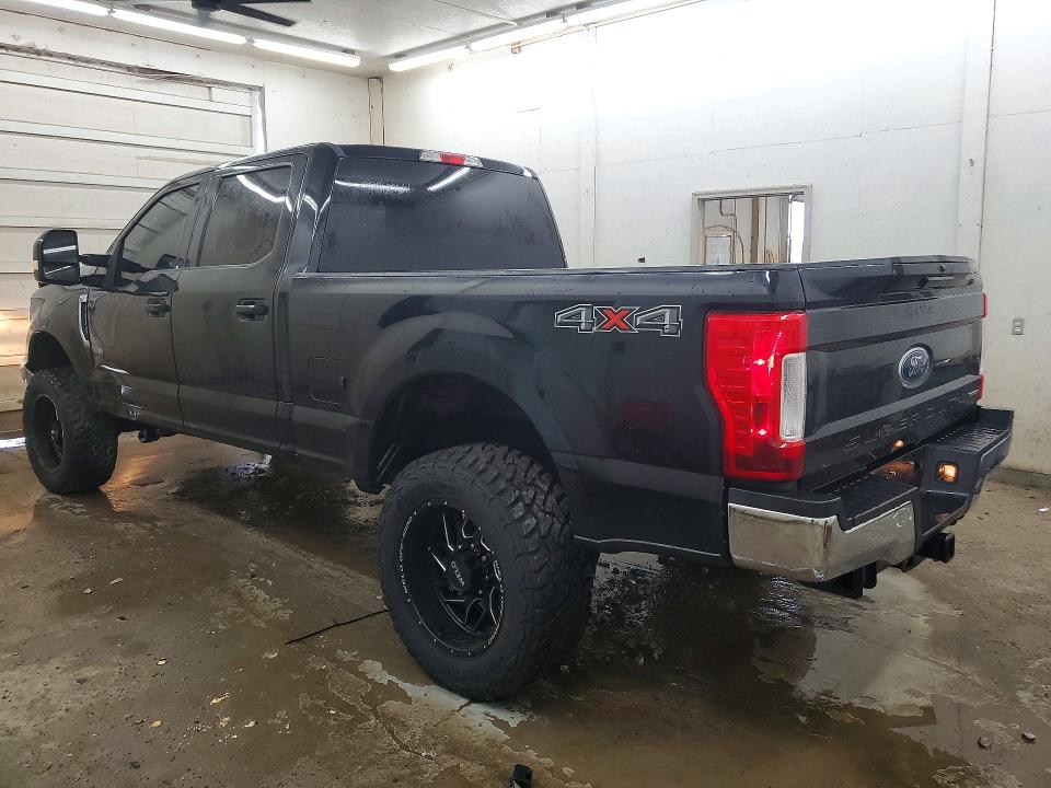 صورة رقم 2 من المزاد - 2017 FORD F250 مع VIN 1FT7W2B64HEF19044