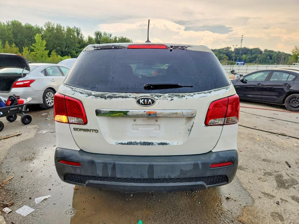 Photo 6 from auction – 2011 KIA SORENTO with VIN 5XYKT3A18BG088415