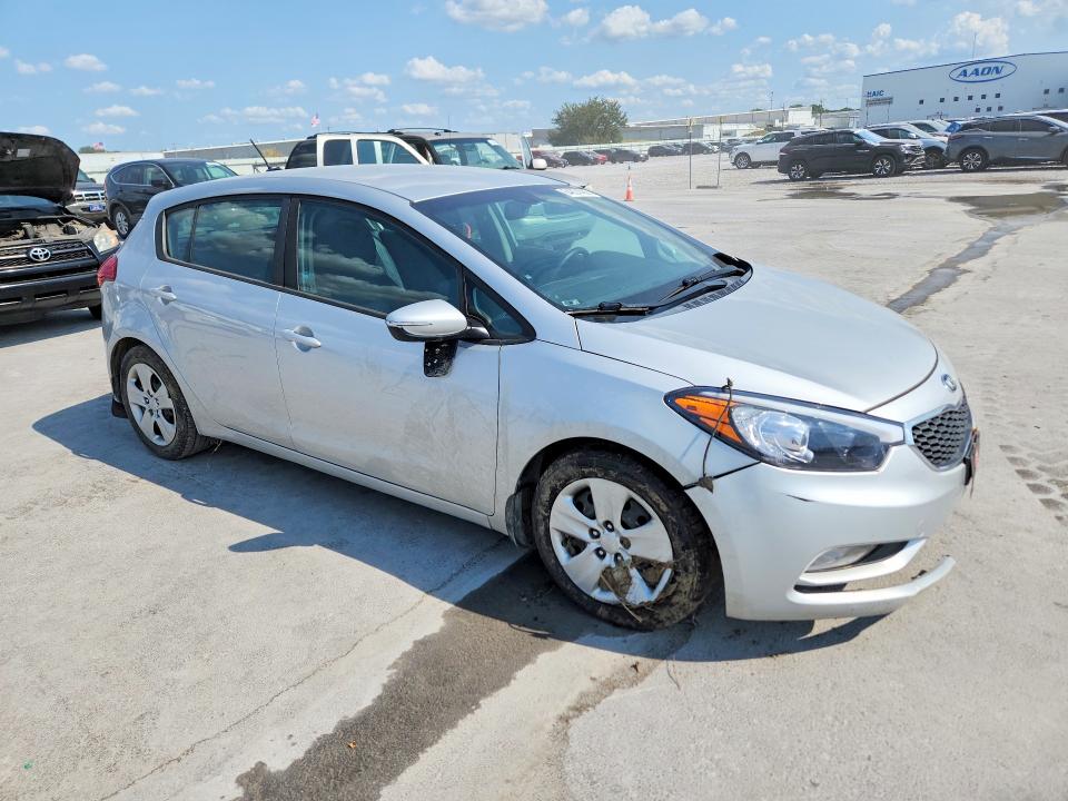 Photo 4 from auction – 2016 KIA FORTE5 with VIN KNAFK5A85G5651026