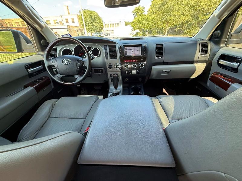 Photo 9 from auction – 2012 TOYOTA SEQUOIA with VIN 5TDDW5G11CS071124