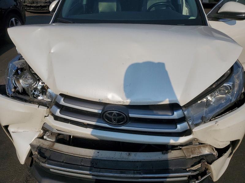 Photo 11 from auction – 2019 TOYOTA HIGHLANDER with VIN 5TDJZRFH0KS574206