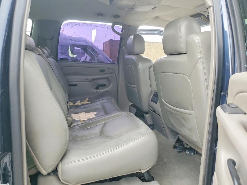 Photo 11 from auction – 2004 CHEVROLET SUBURBAN with VIN 3GNFK16Z04G211336