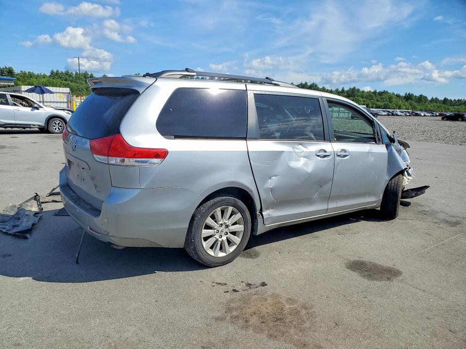 Photo 3 from auction – 2011 TOYOTA SIENNA with VIN 5TDDK3DC4BS018423