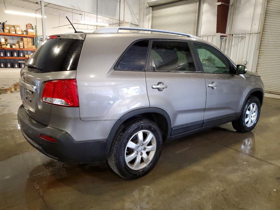 Photo 3 from auction – 2011 KIA SORENTO with VIN 5XYKT3A1XBG102833